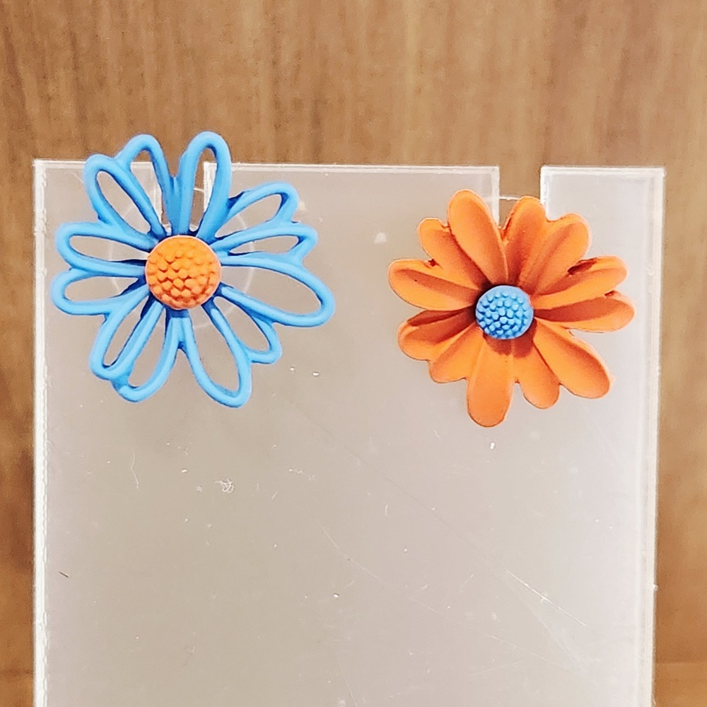 Mismatched Daisy Flower Stud Earrings Blue Orange Matte Retro‎ Floral Studs 1"